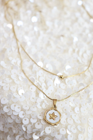 Mother of pearl layered star necklace (Gold)