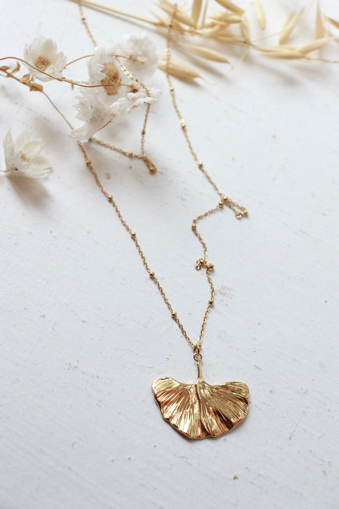 Long fan leaf necklace