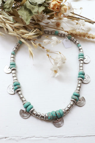 Silver fan beaded necklace