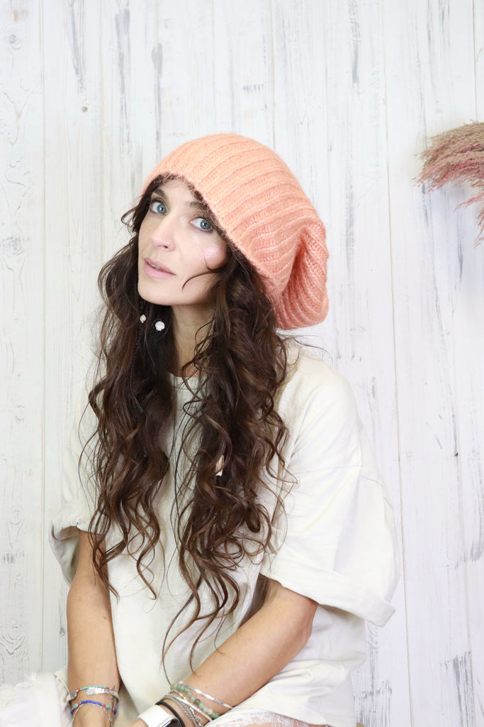 Slouchy knit beanie (Peach)