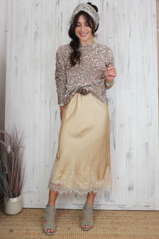 Lace trim silky skirt