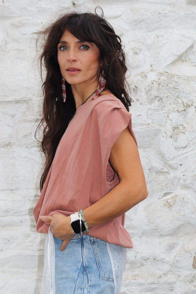 Sleeveless rust tee