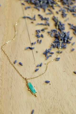 Gemstone pendant necklace (Gold)