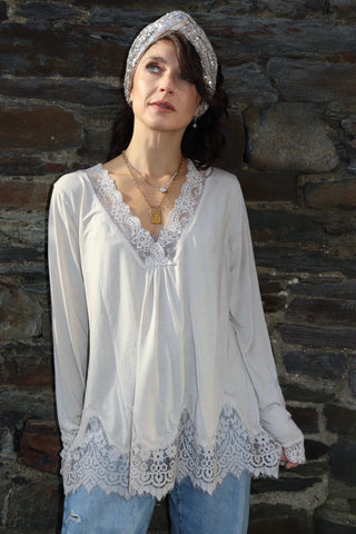 Lace trim long sleeve tee